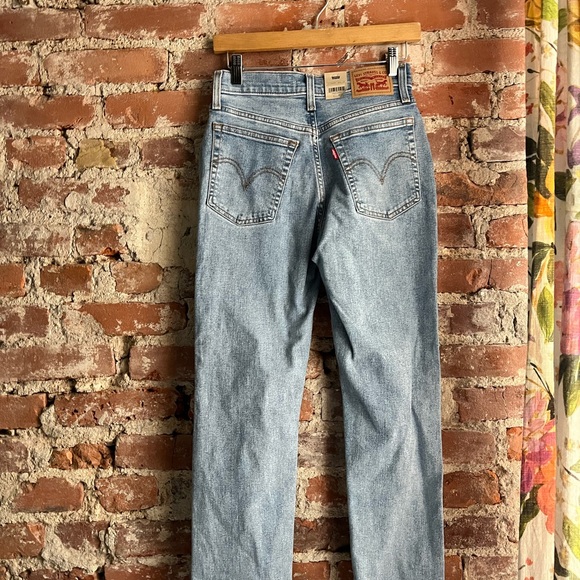 Levi's® Wedgie Destructed Straight Jeans NWT Light Wash - Picture 6 of 7